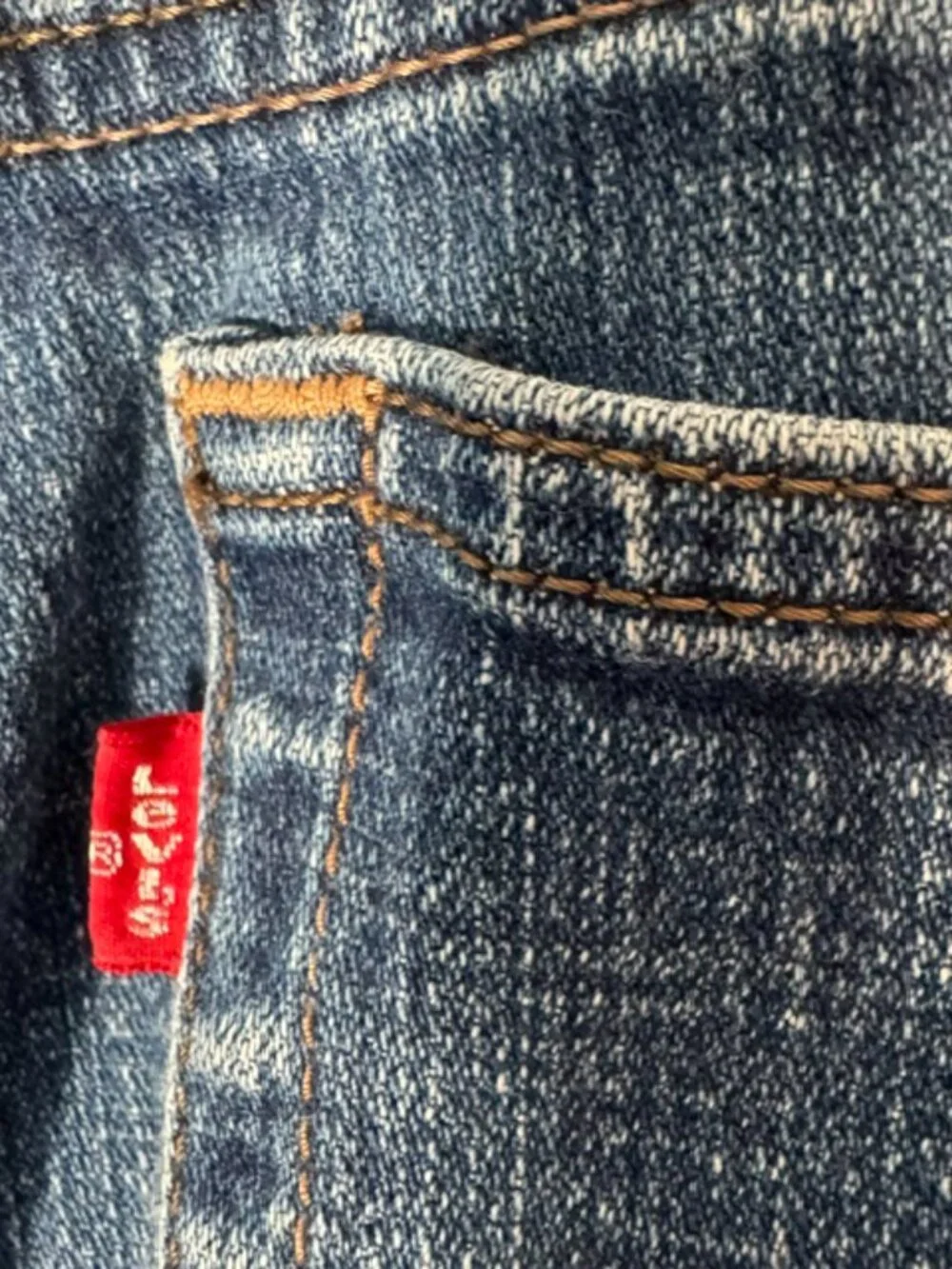 Levi's 515 Women's Bermuda Denim Shorts Size 8 Medium Wash Cuffed Stretch Jean